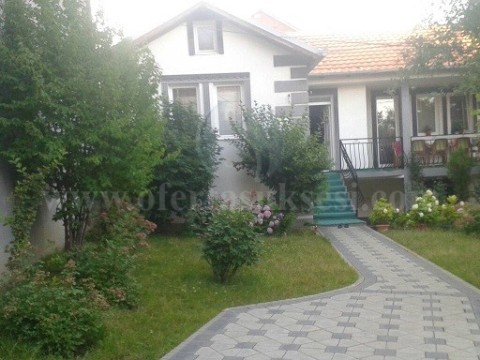 Shes dy shtepi 85m2+95m2 me 6.5 ari truall / Prishtine