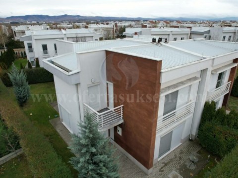 Jap me qira shtepin 175m2 dy katshe m 4.5 ari oborr / Prishtine
