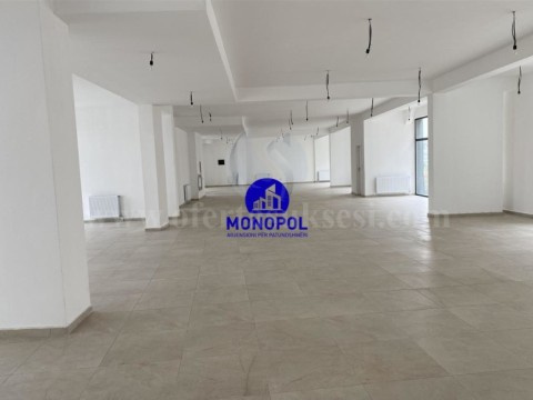 Jap me qira lokalin 340m2 kati i -I- / Prishtine 