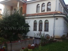 Shes, jap me qira ose për ndërtime të larta, shtepinë me 380m2 e me 5 ari truall / Prishtine