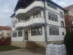 Shes shtepine 200m2 me 8 ari truall / Prishtine