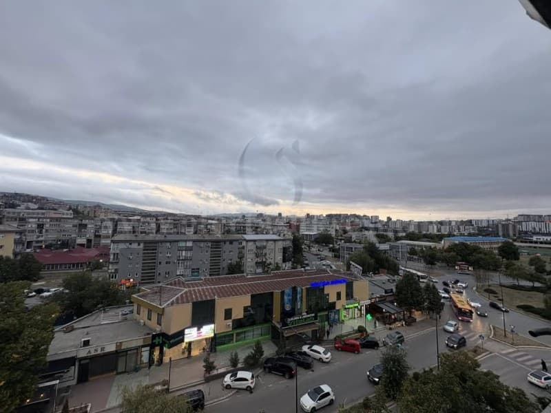 Shes banesen 75m2 kati i -VI-/Prishtine — fotografia 8