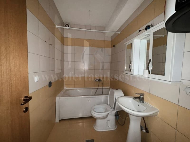 Shes banesen 92m2 kati i -II-/Prishtine — fotografia 6