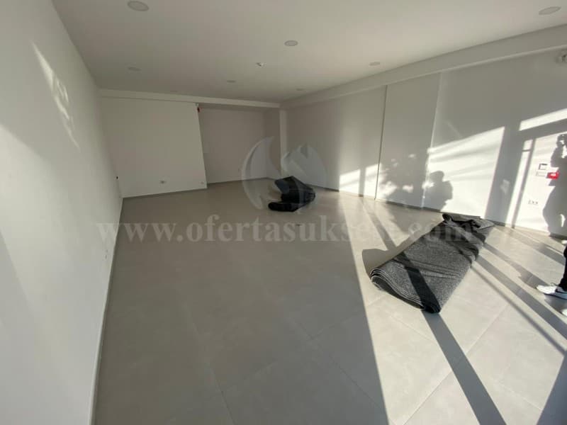 Jap me qira lokalin 70m2 kati i perdhese / Prishtine — fotografia 2