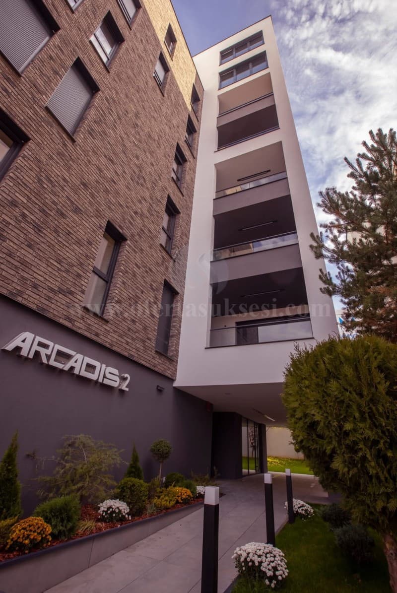 Jap me qira lokalin 70m2 kati i perdhese / Prishtine — fotografia 4