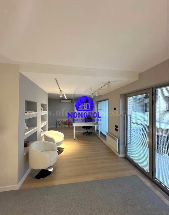 Jap me qira lokalin 35m2 kati i -I-/Prishtine — fotografia 2