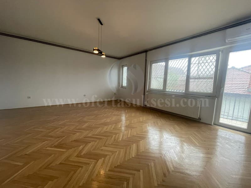 Jap me qira shtepin-zyre 400m2 dy kateshe me 2 ari oborr/Prishtine — fotografia 4