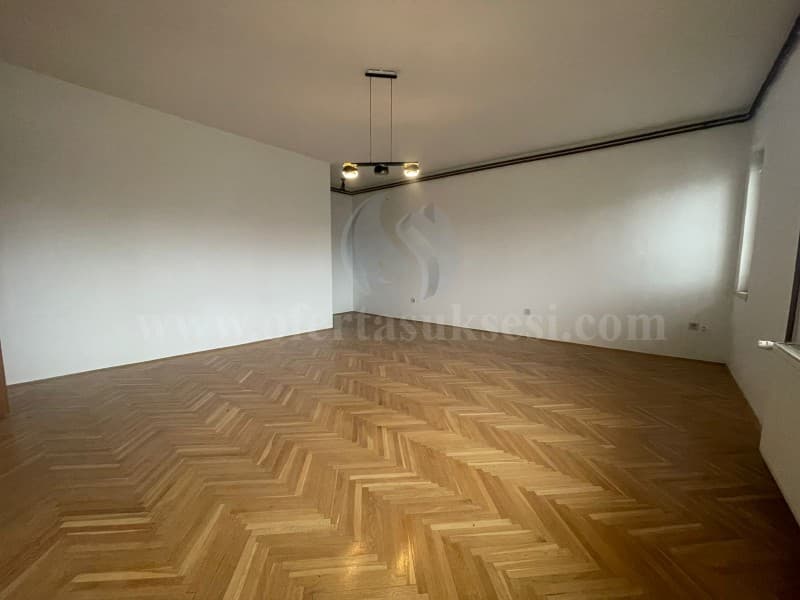 Jap me qira shtepin-zyre 400m2 dy kateshe me 2 ari oborr/Prishtine — fotografia 5