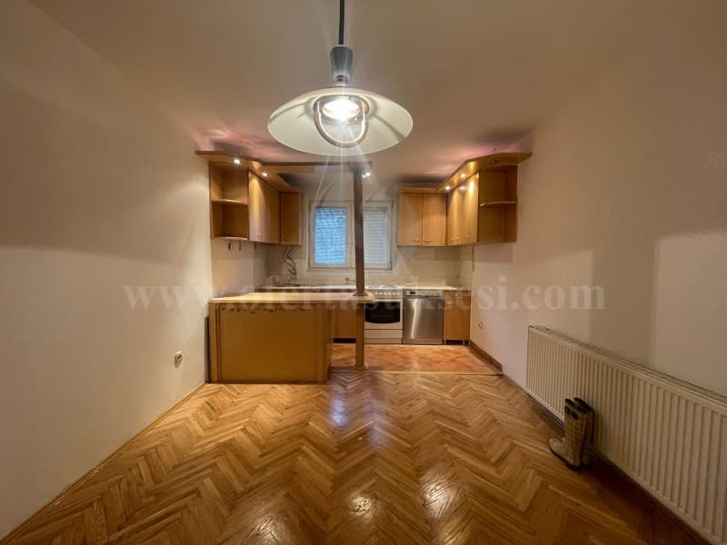 Jap me qira shtepin-zyre 400m2 dy kateshe me 2 ari oborr/Prishtine — fotografia 6