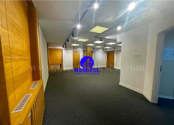 Jap me qira lokalin 100m2 kati perdhes+100bodrum / Prishtine — fotografia 2