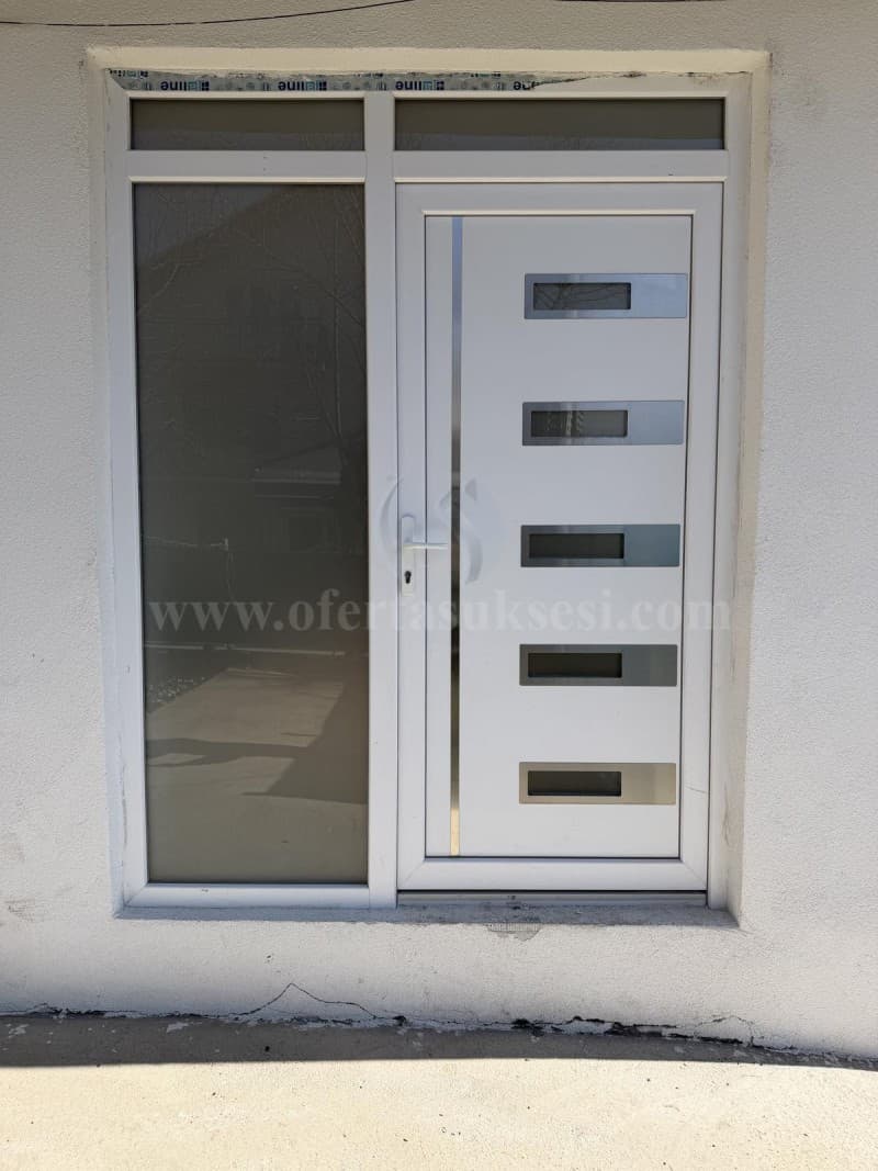 Jap me qira lokalin-ZYREN 27m2 kati perdhes / Prishtine — fotografia 1