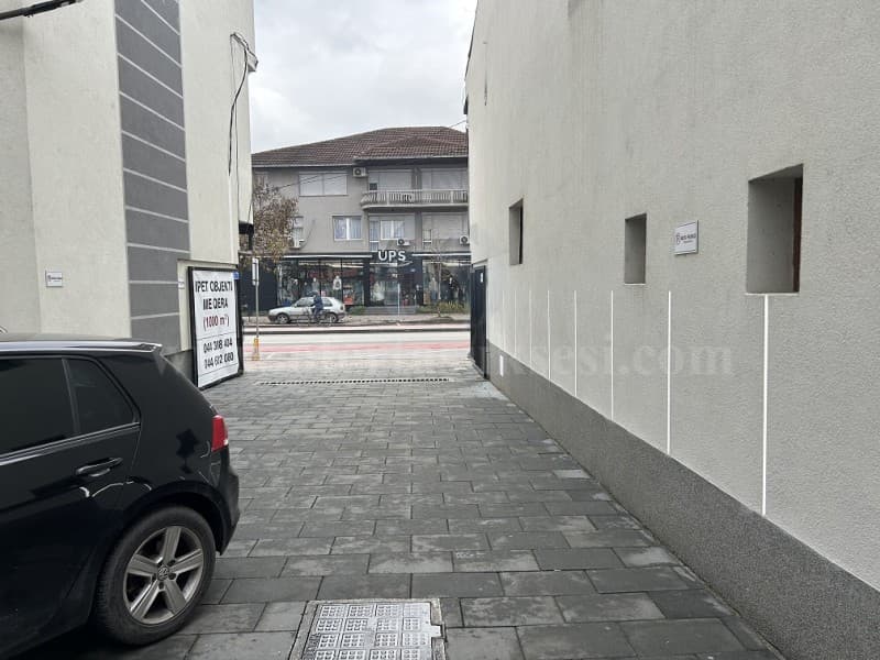 Jap me qira lokalin 1000m2 kati perdhes/Mitrovice — fotografia 3