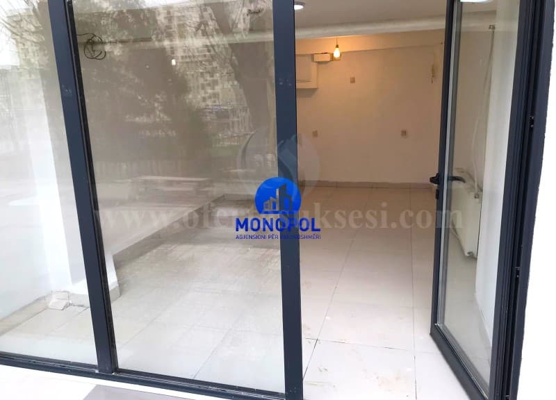 Jap me qira lokalin 20m2 kati perdhes / Prishtine — fotografia 3