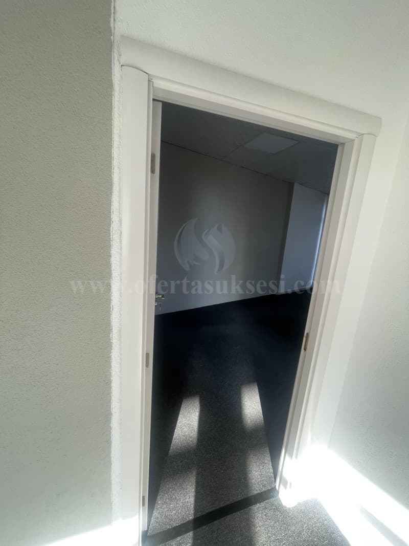 Jap me qira lokalin 250m2 kati i -I- / Prishtine — fotografia 5