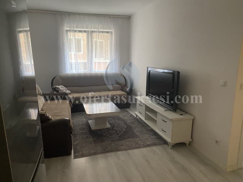 Shes banesen 50m2 kati i -II-/Fushe Kosove — fotografia 1