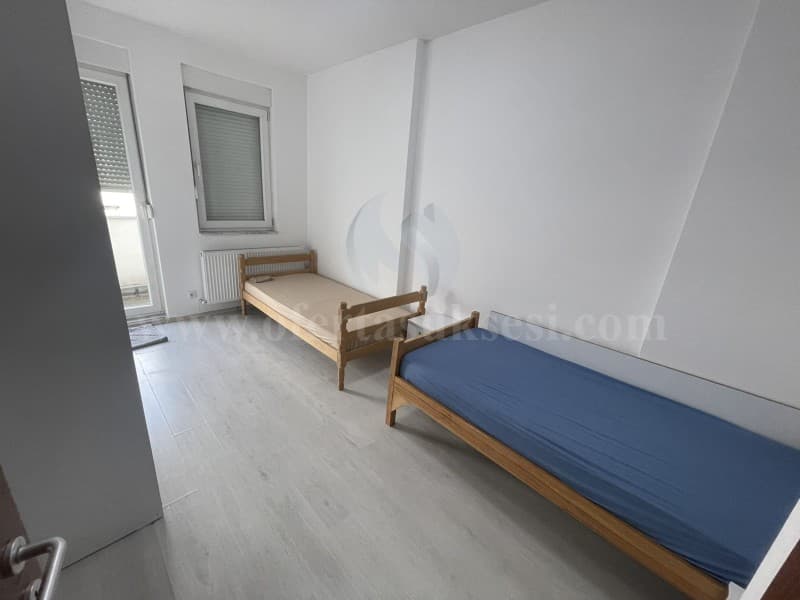 Jap me qira banesen-penthouse 120m2 kati i -VIII- / Fushe Kosove — fotografia 2