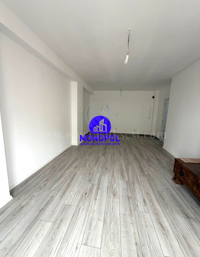 Shes banesen 77.12m2 kati i -IV- / Fushe Kosove — fotografia 5