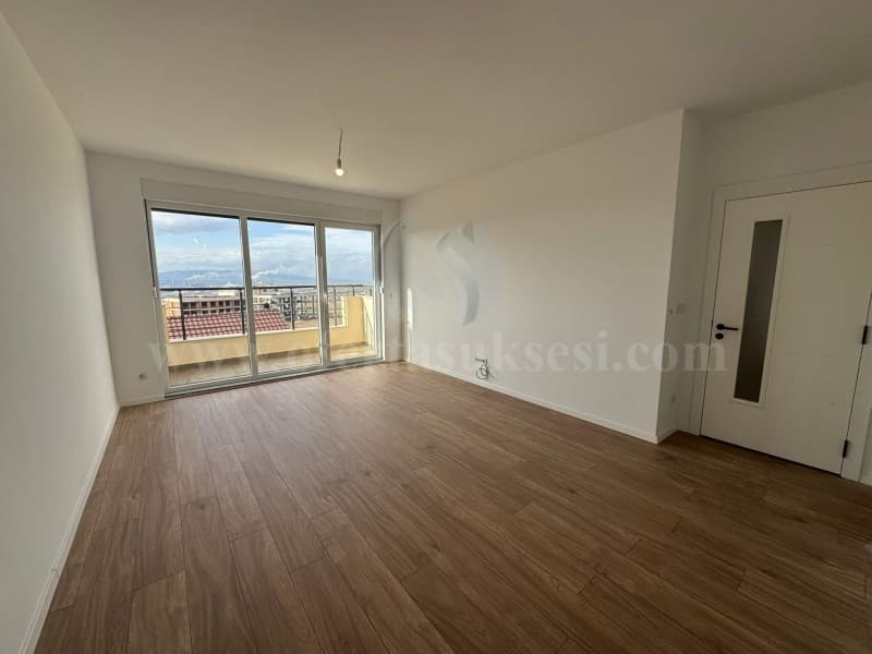 Shes banesen 90m2 kati i -II- / Prishtine — fotografia 1