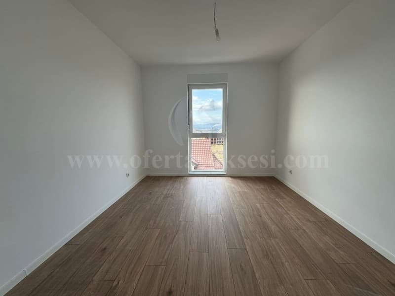 Shes banesen 90m2 kati i -II- / Prishtine — fotografia 4