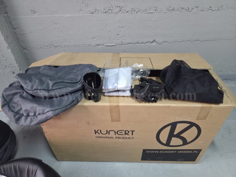 Shes karroca për binjakë – Kunert Booster — fotografia 2