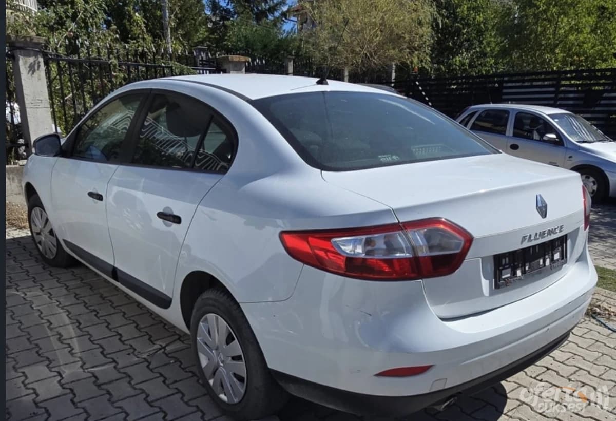 Shes 2 Renault Fluence — fotografia 1