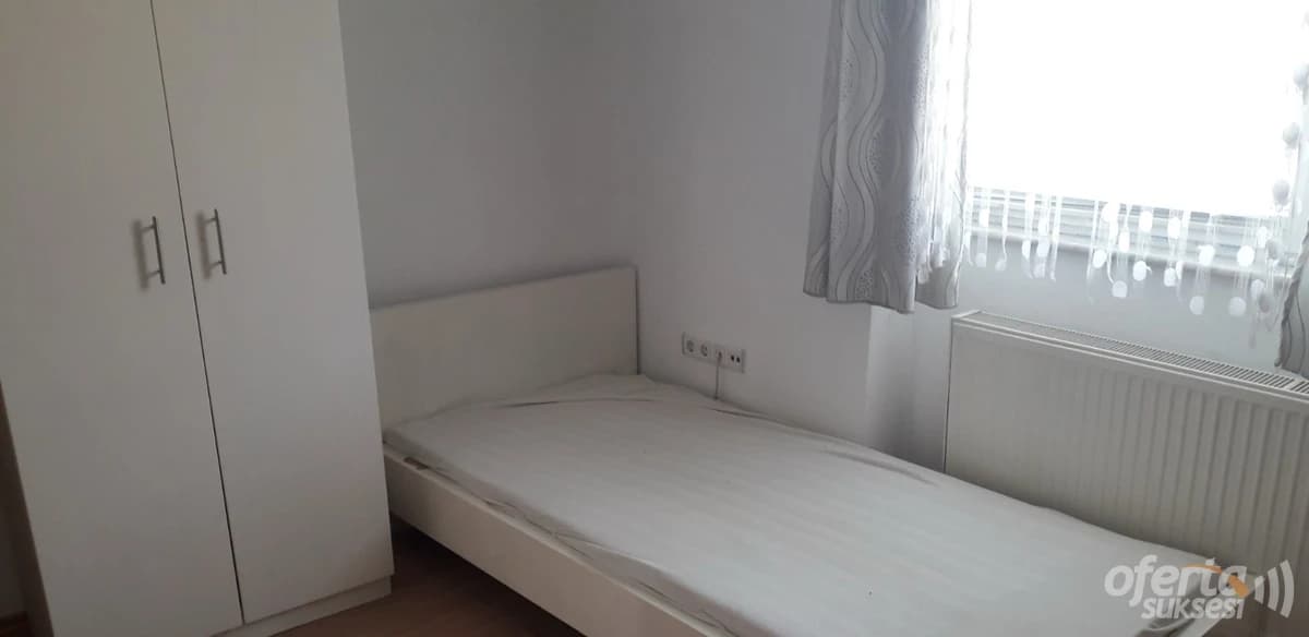 Jap me qira banesë / dhoma për Vajza (Studente ose Punëtore) — fotografia 3