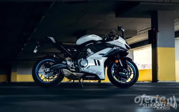 Shes motor CFMoto 675SR-R — fotografia 5