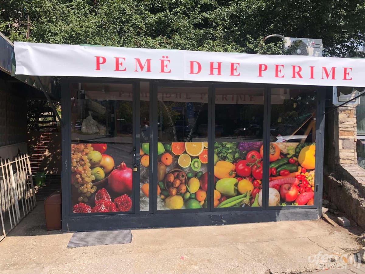 Jap me qira lokalin/kiosken - Prishtinë — fotografia 1