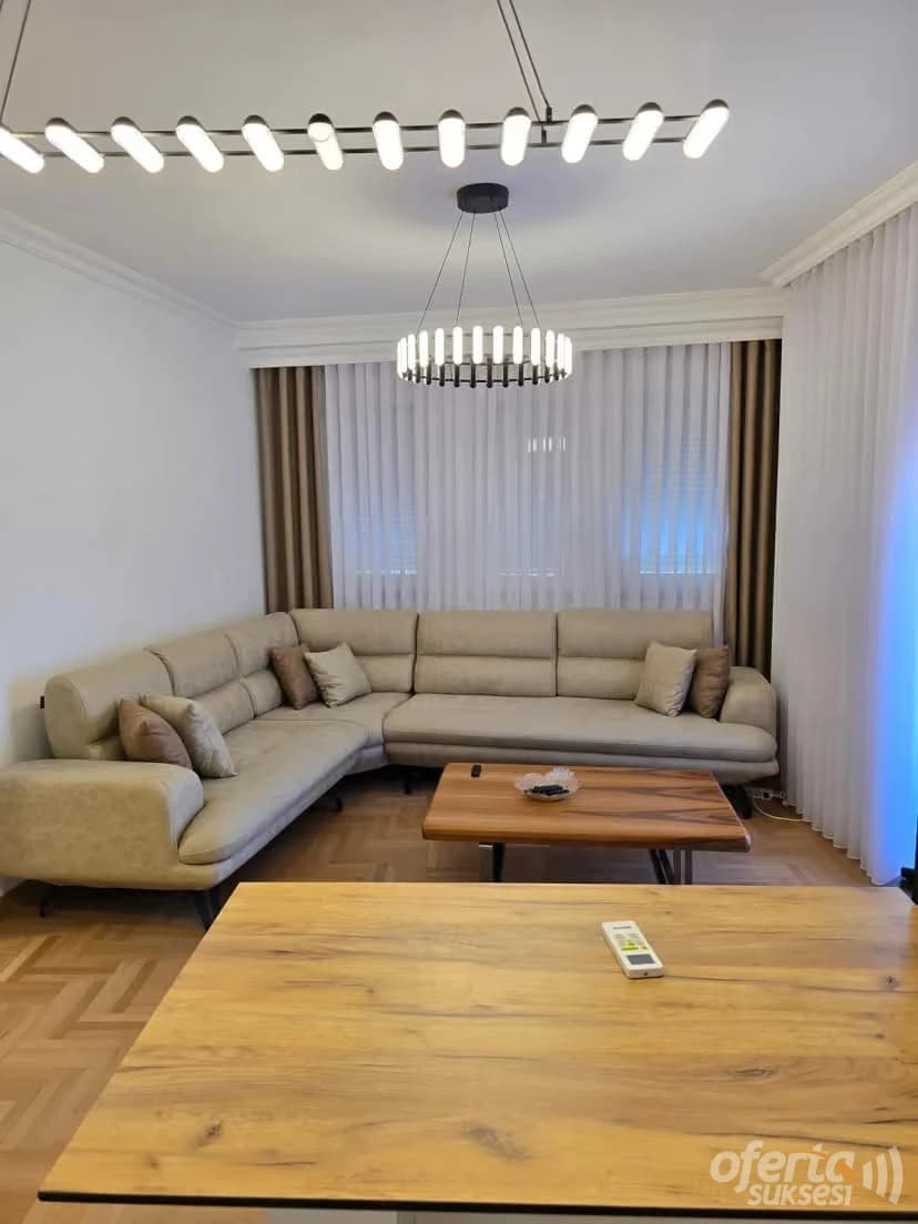 Banesë në shitje në qendër të Prishtinës, pranë Hotel Sirius, në rrugën Tringë Smajli. — fotografia 1