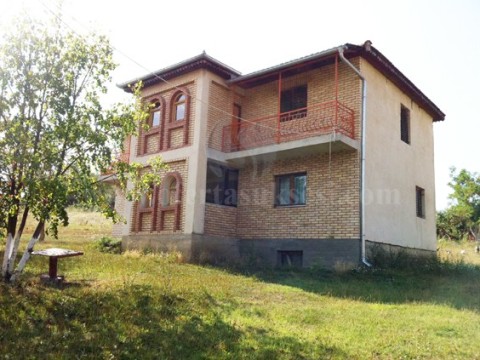 Shes shtëpin dy katëshe 160m2 / Bukoshe - Vushtrri