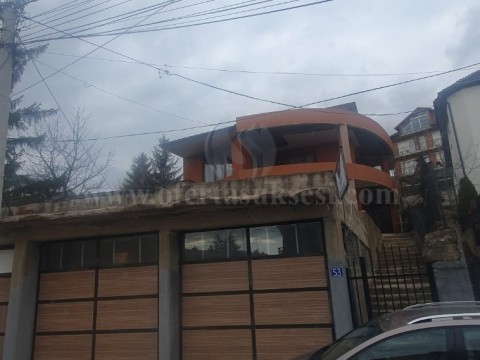 Shes shtepin 300m2 3katshe me 2.55 ari / Prishtine