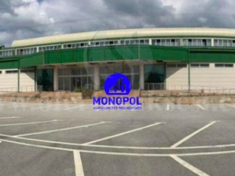 Jap me qira objektin 5.500m2 tre kateshe/Ferizaj