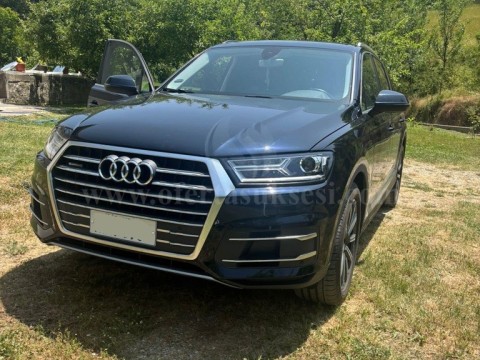 Shes Audi Q7