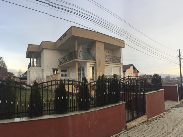 Shes shtepin 420m2 dy katshe me 6 ari truall / Prishtine