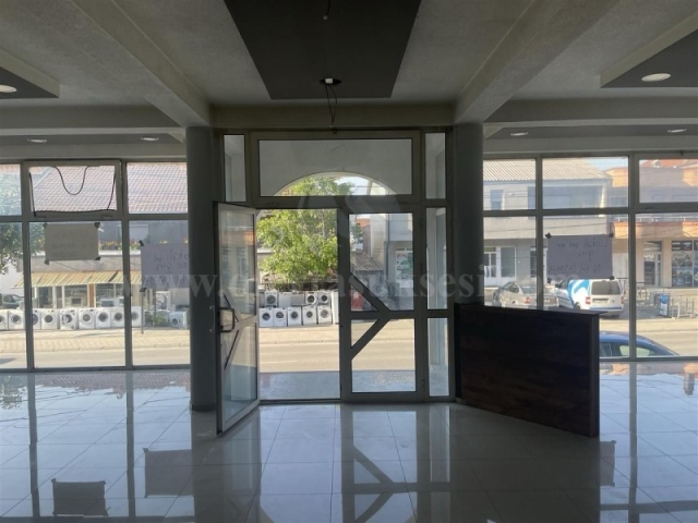 Jap me qira lokalin 130m2 kati perdhes/Gjilan