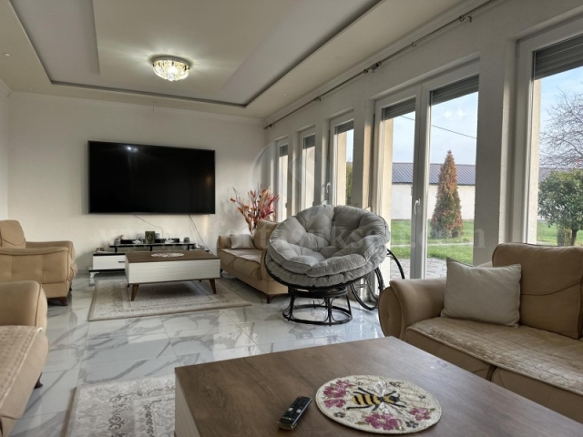 Shes shtepin 270m2 me 30 ari oborr / Kastriot